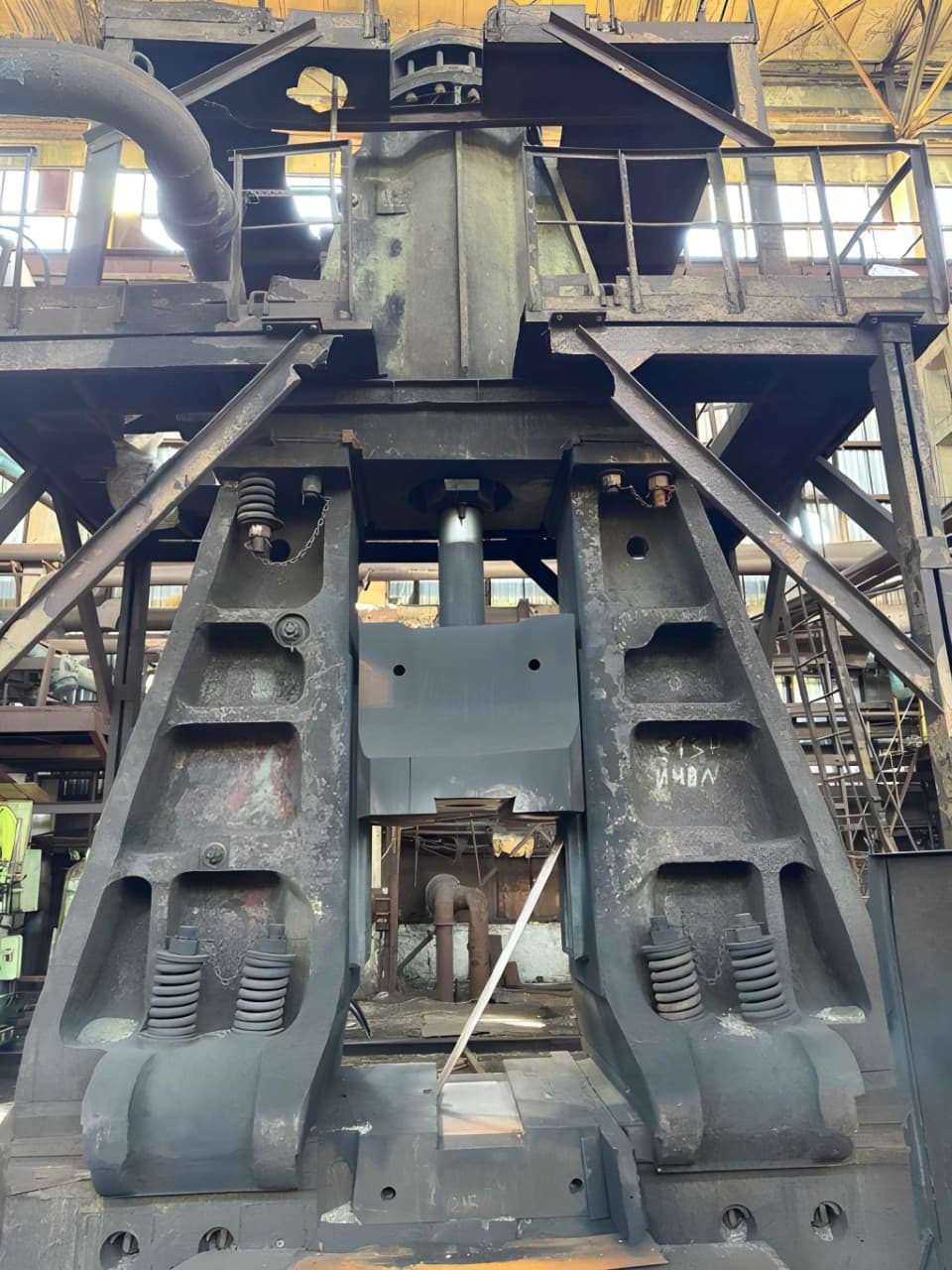 Dövme çekici NKMZ Kramatorsk M2152 - 16 ton