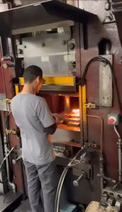 Sıcak dövme presi Eumuco SP 100 - 1000 ton (ID:76338) - Dabrox.com