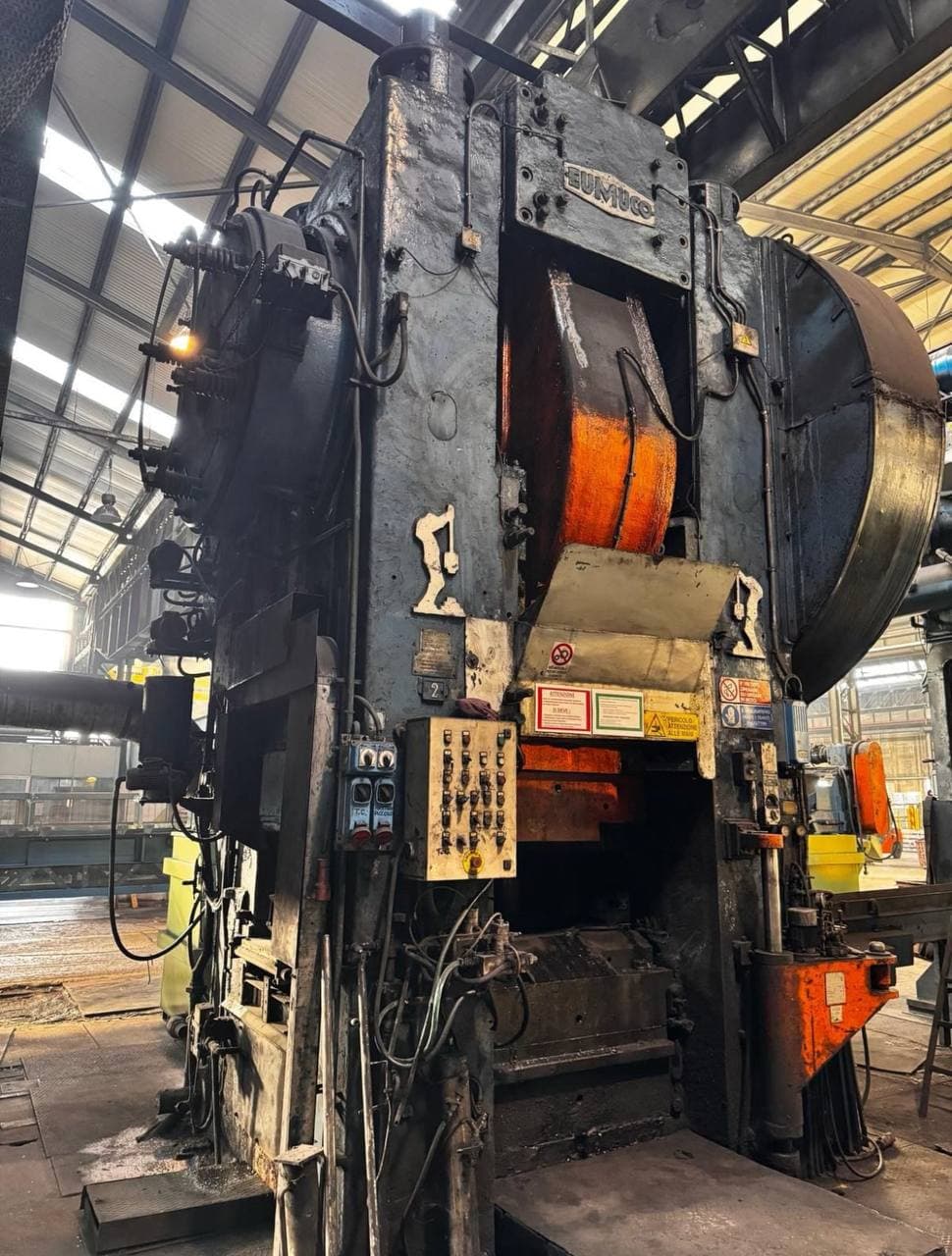 Sıcak dövme presi Eumuco SP 200 C - 2000 ton