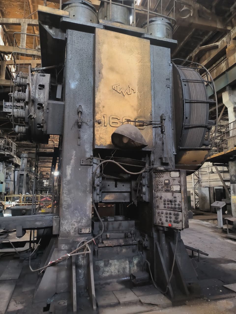 Sıcak dövme presi TMP Voronezh KB8042 - 1600 ton
