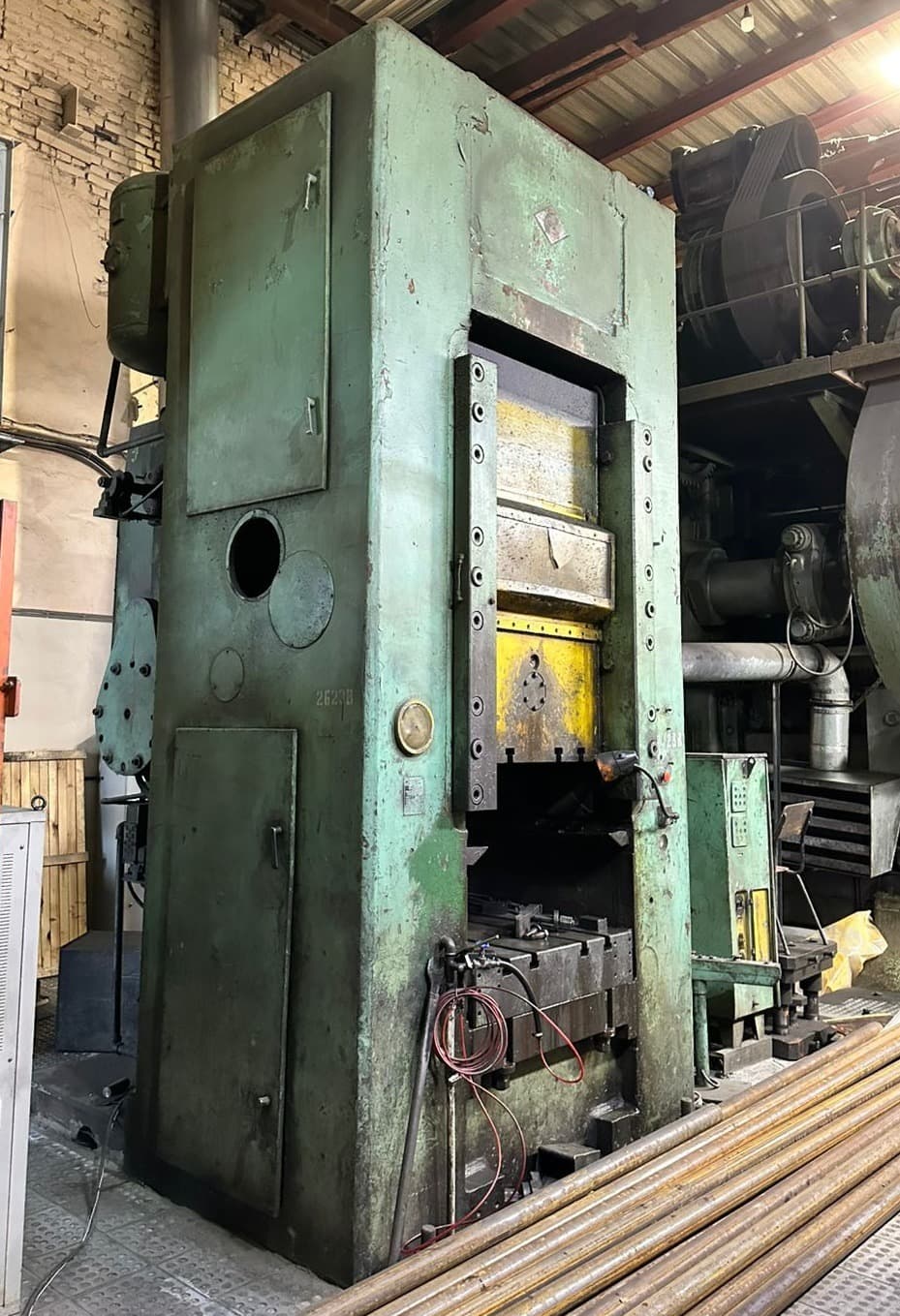 Mafsallı Pres Barnaul K8342 - 1600 ton