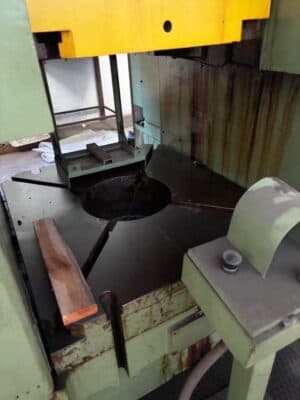 Mafsallı Pres Kieserling KKPR 2000/1000 - 2000 ton (Fotoğraf 2)