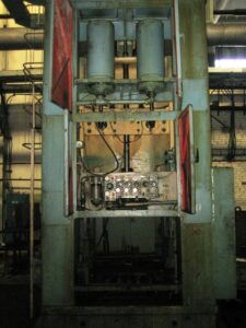 Kırpma presi TMP Voronezh KG2540 - 1000 ton (ID:75636) - Dabrox.com