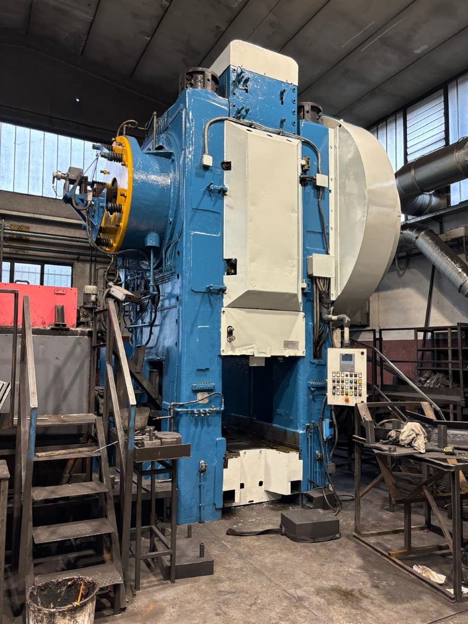 Sıcak dövme presi Eumuco SP 200 - 2000 ton