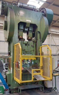 Damgalama presi Schuler P2E2S 315/1.25 - 315 ton (Fotoğraf 4)