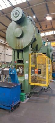 Damgalama presi Schuler P2E2S 315/1.25 - 315 ton (Fotoğraf 2)