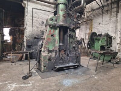 Dövme çekici Huta Zygmunt MPM 1000 - 3600 kg·m (Fotoğraf 2)
